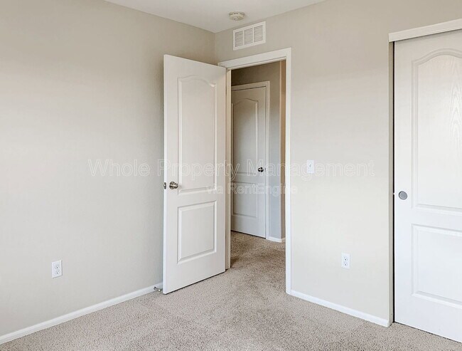 Building Photo - 15450 Carob Cir