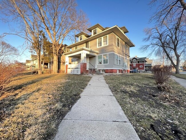 Building Photo - 1503 2nd Ave SE