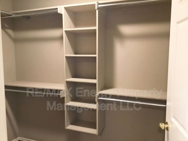 Building Photo - 408 N Willowood Dr
