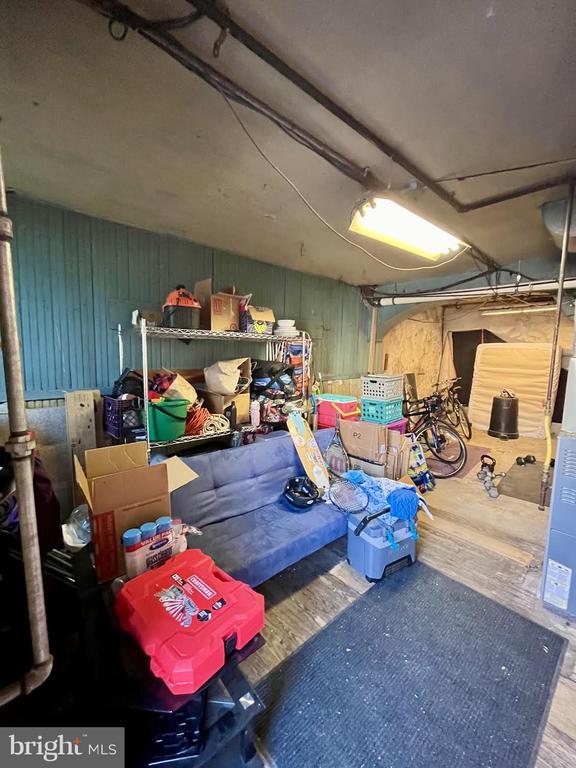 Building Photo - 125 Maple St