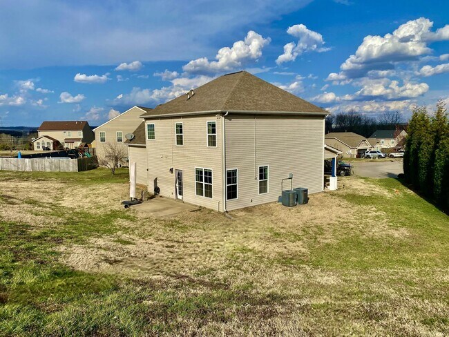 Building Photo - Great Location!! - 3 bedroom 2.5 bath home