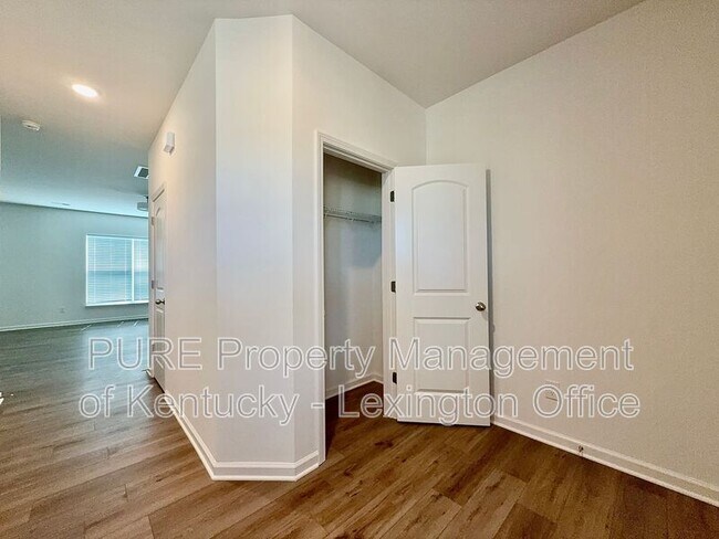 Building Photo - 852 Halford Pl