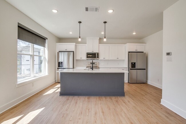Building Photo - 2320 Benbrook Blvd