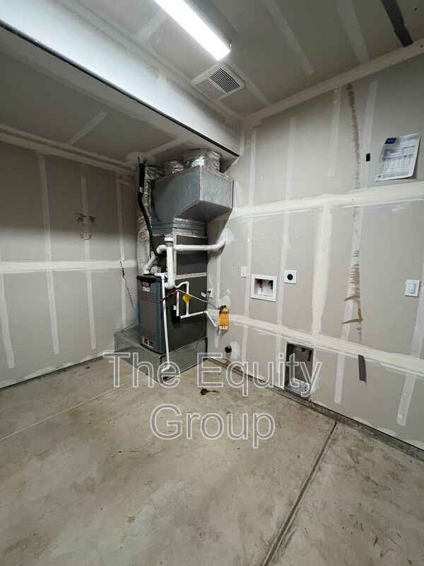 Building Photo - 418 S Summit St