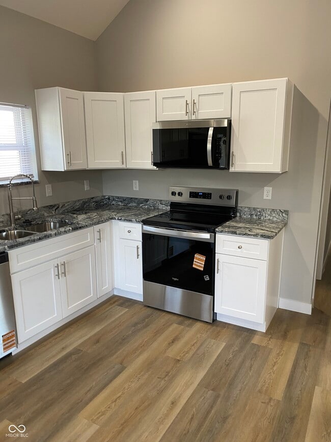 Building Photo - 929 N Beville Ave