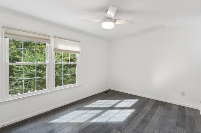 Building Photo - Charming 4 bedroom 3 bathroomSingle-Family Home for Rent! Discover your dream home with this stun...