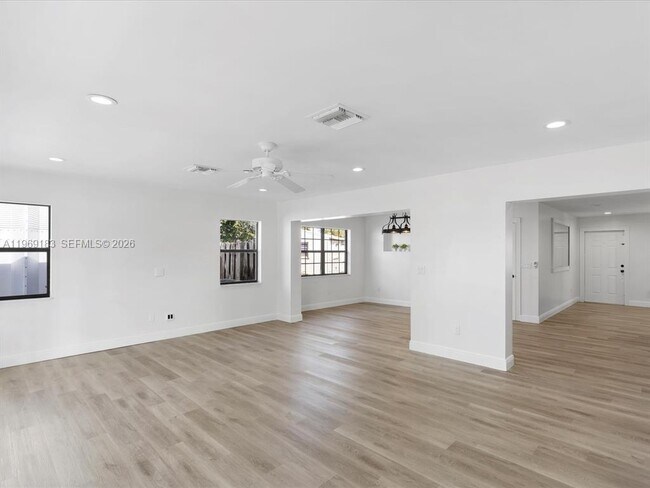 Building Photo - 8 SW 11th St