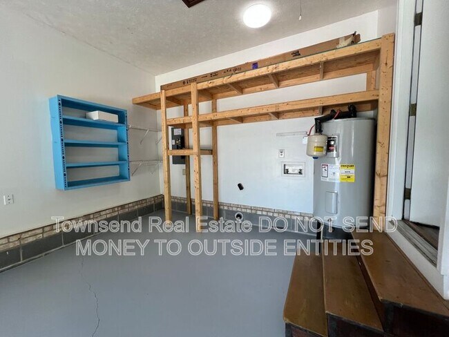 Building Photo - 7108 Calamar Dr