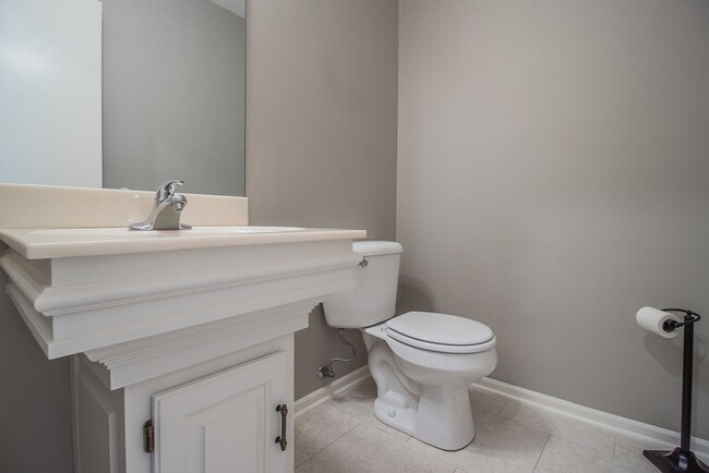Building Photo - Stunning 4 Bedroom / 2.5 Bathroom Home | P...
