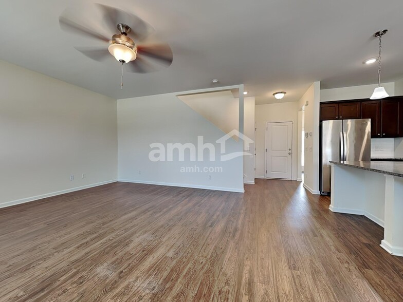 Building Photo - 304 Crabapple Cir
