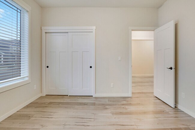 Building Photo - Polished single-level 3 bed, 2 bath home in NE Salem!