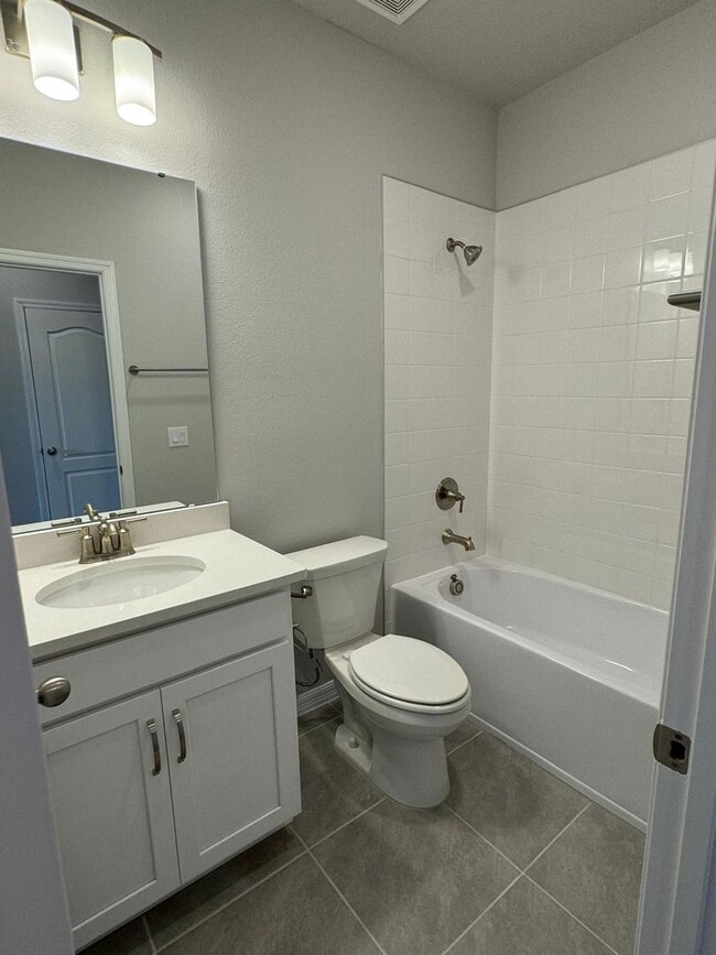 Building Photo - BRAND NEW TOWNHOUSE  3 BEDROOM 2.5 BATHROO...