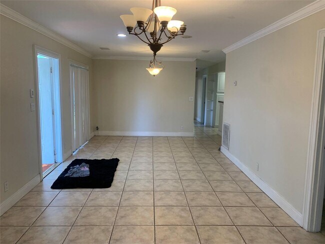 Building Photo - 907 SW 78th Ave