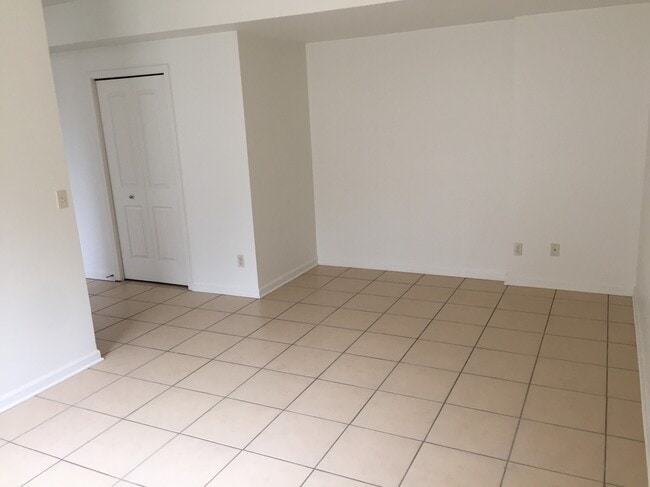 Building Photo - 1115 Ridge Creek Cir
