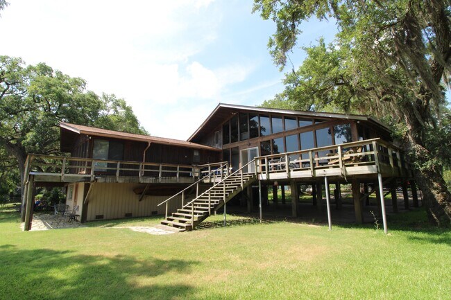 Building Photo - 6348 659