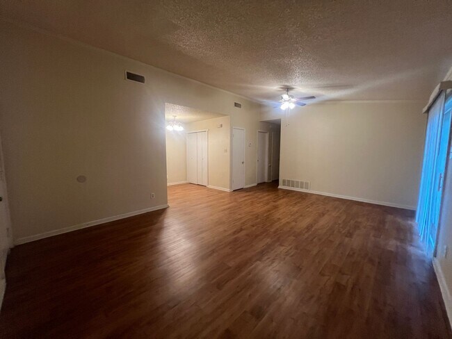 Building Photo - 2/1 with Carport / Fridge / No Carpet /Gas...