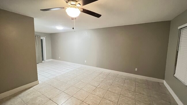 Large living room - 3446 Thunder Dr