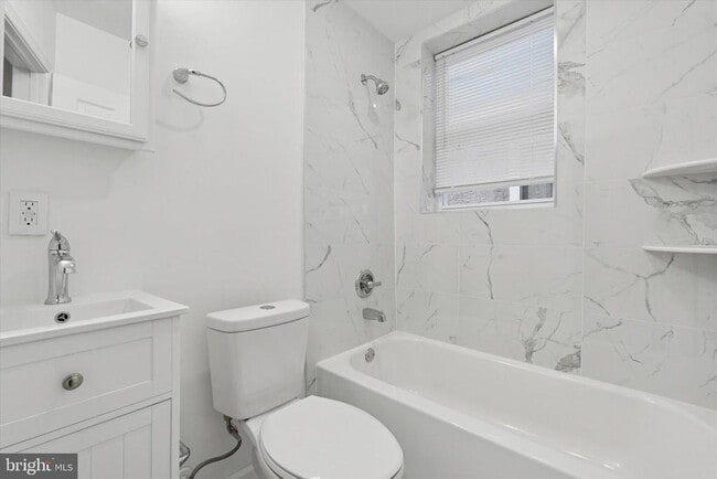 Building Photo - 1529 N Hollywood St