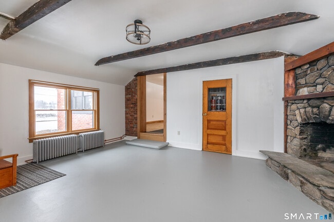 Building Photo - 14 Browns Ln