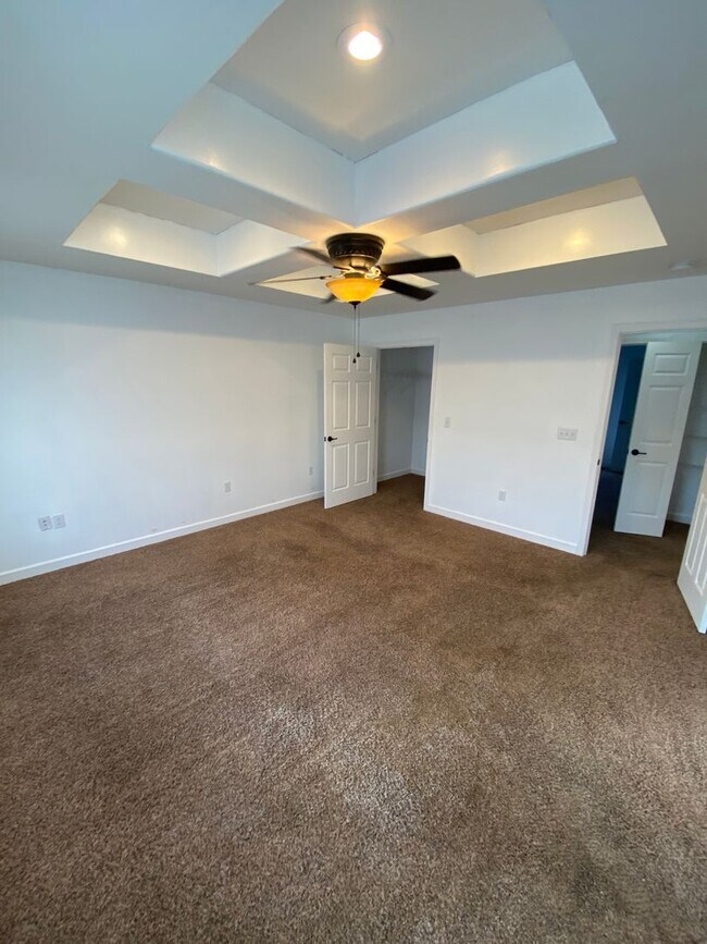 Building Photo - Beautiful 4 Bedroom, 3 Bathroom Split Leve...