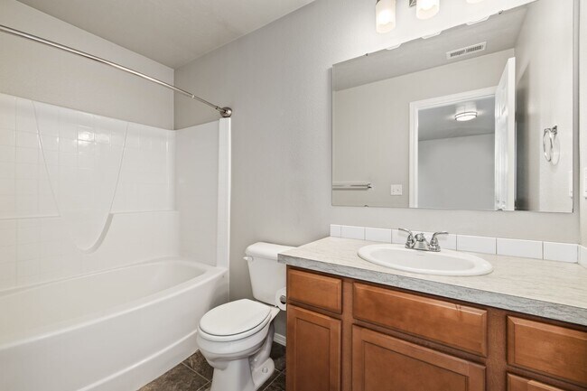 Building Photo - 4 Bedrooms Plus Bonus Room _ Dog Friendly!!