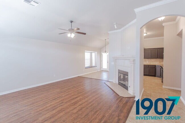 Building Photo - Spacious and modern home in the highly sou...