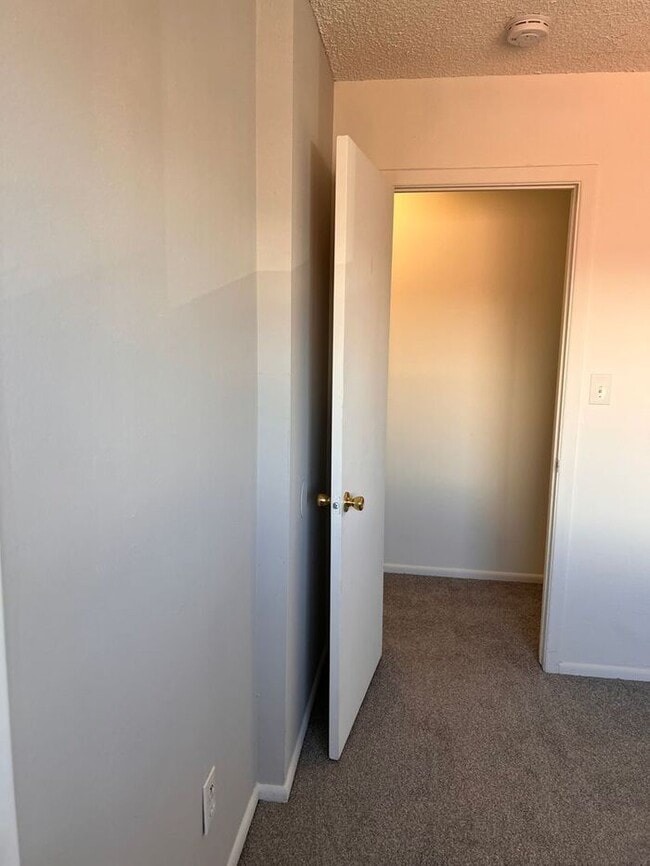 Building Photo - Spacious Three Bedroom Townhome in Westmin...