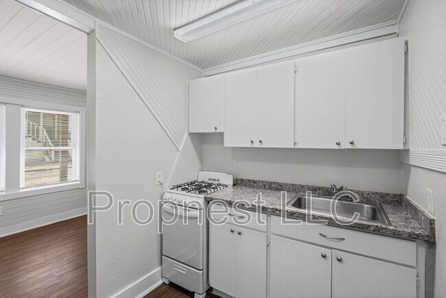 Building Photo - 1306 Carr Ave