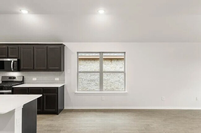 Building Photo - 2841 Hay Ln