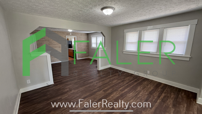 Building Photo - Charming 2-Bedroom Home