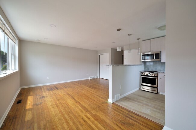 Building Photo - 12526 Biscayne Dr