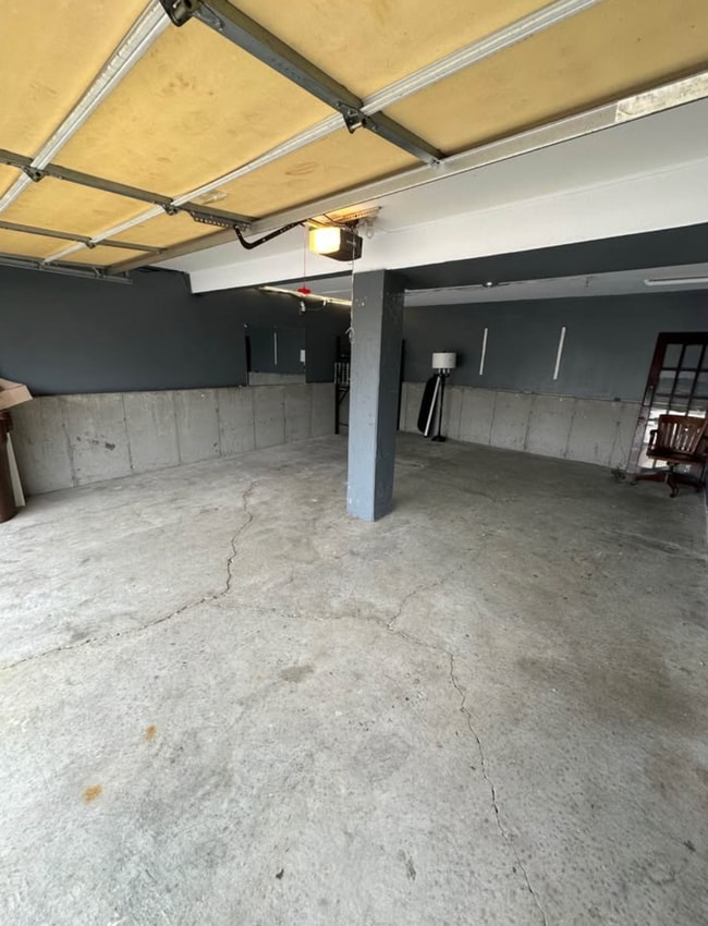 Building Photo - 1124 Kims St