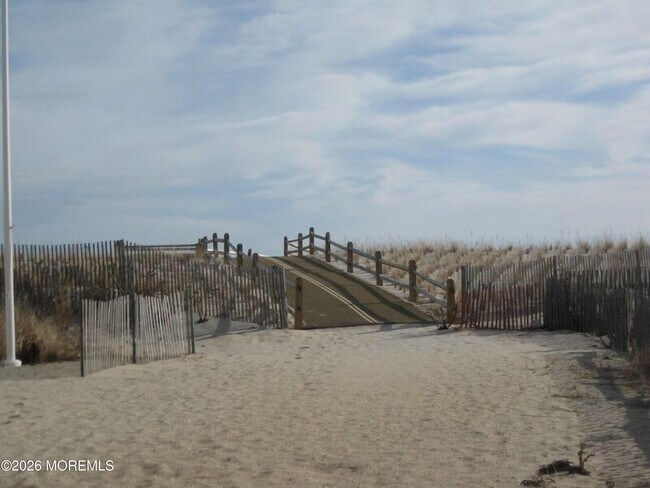 Building Photo - 15 S Surf Rd