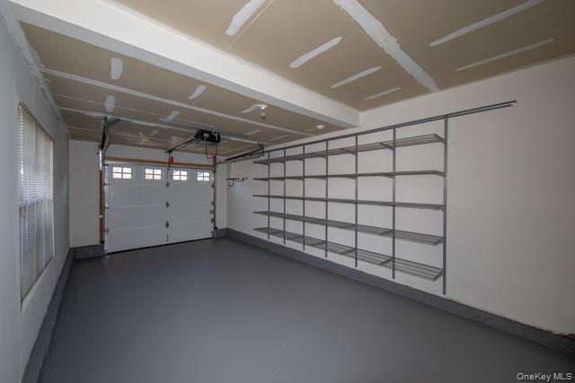 Building Photo - 229 Village Green Dr