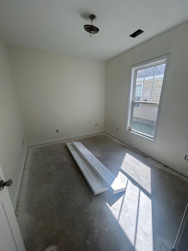 Building Photo - 918 Woodlawn Ave