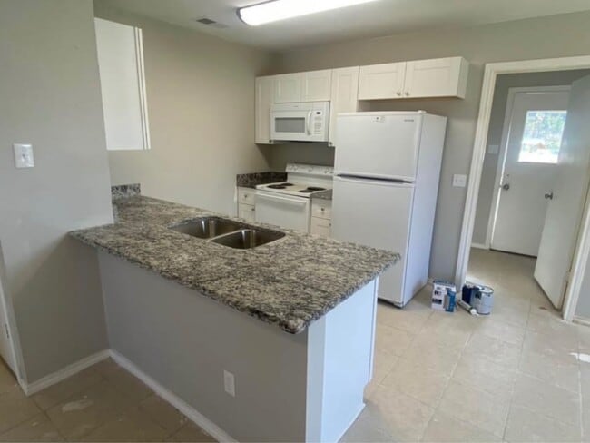 Building Photo - 4139 Stoneridge Dr