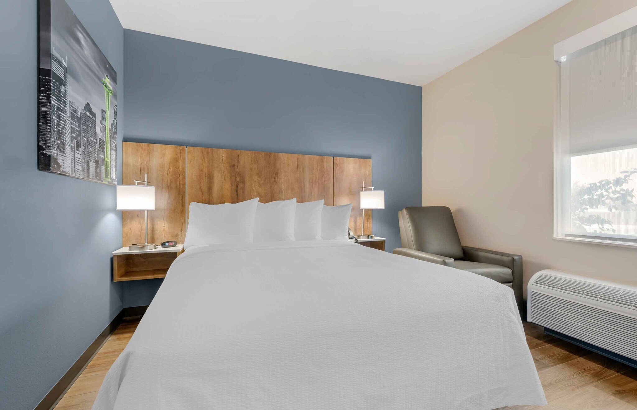 Building Photo - Furnished Studio-Phoenix - Chandler - Airport