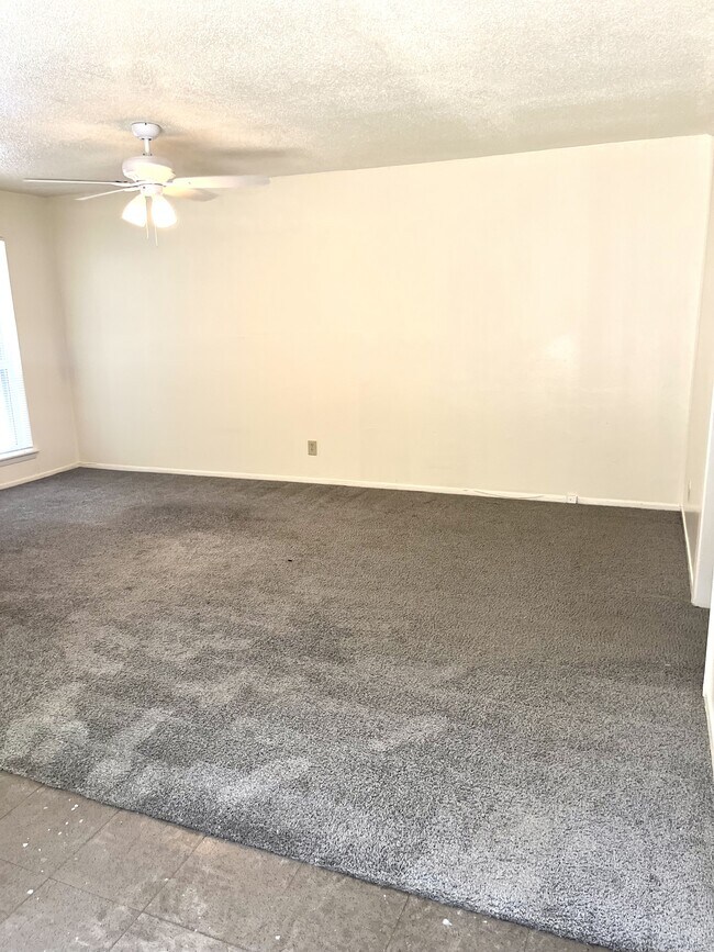 Building Photo - 6305 Hyside Dr