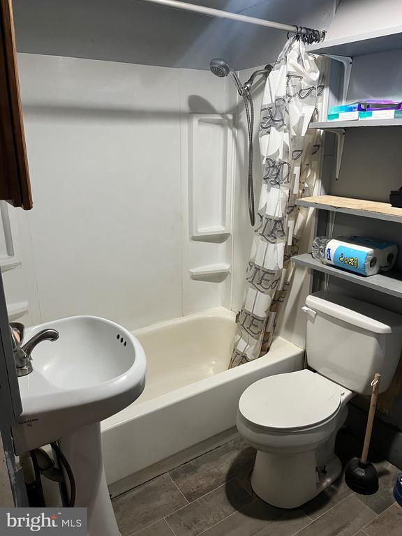 Building Photo - 196 Church St