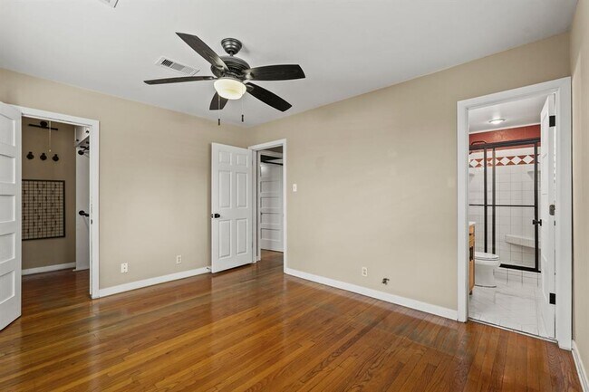 Building Photo - 5319 Saxon Dr