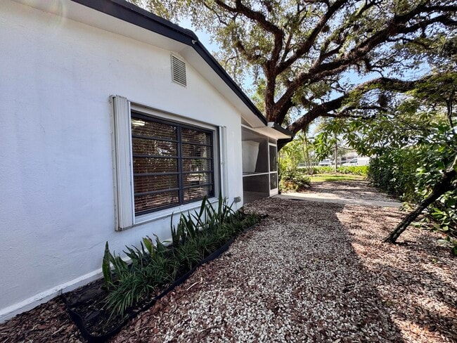 Building Photo - 2390 SW 18th Ave