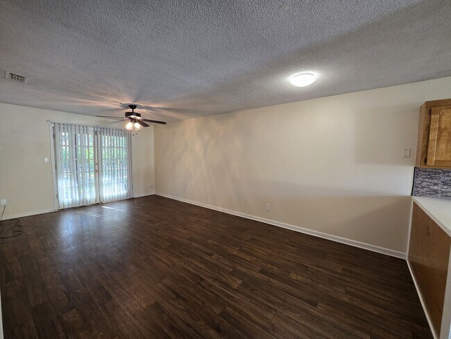 Building Photo - 412 S Ashley St