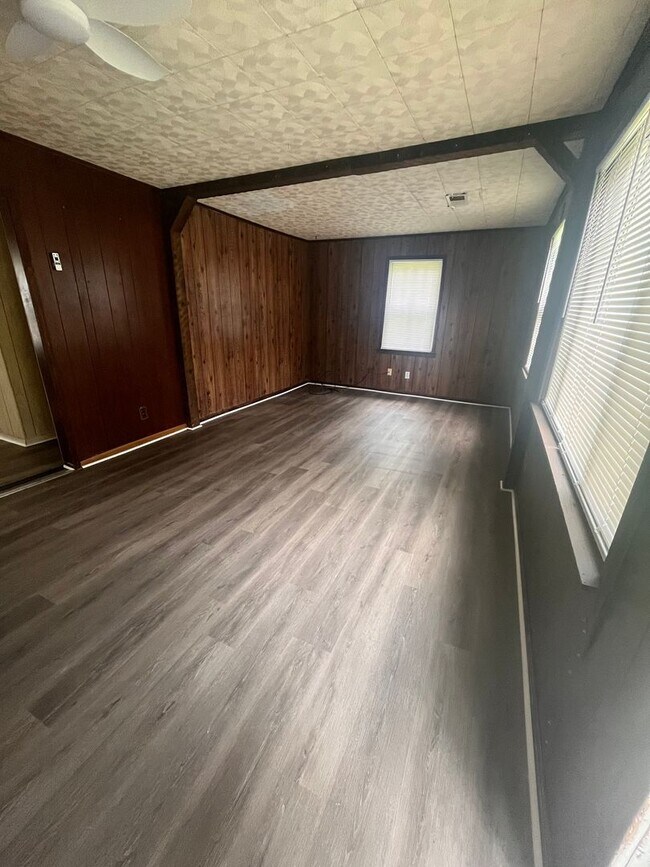 Building Photo - 1179 Longcrest Rd