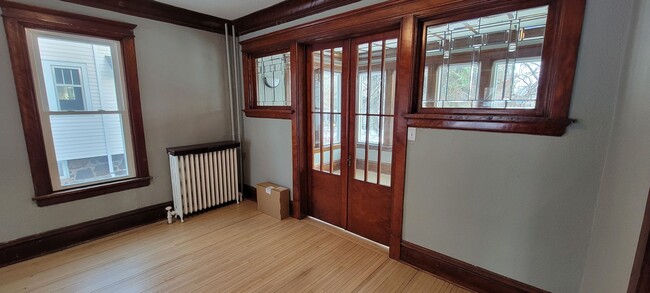 Building Photo - AVAILABLE NOW - 4 Bedroom with garage