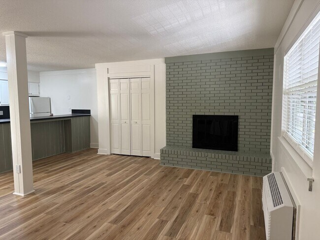 Building Photo - 1 Bed, 1 Bath Apartment – Great Location & Amenities! Flexible Lease Terms Available