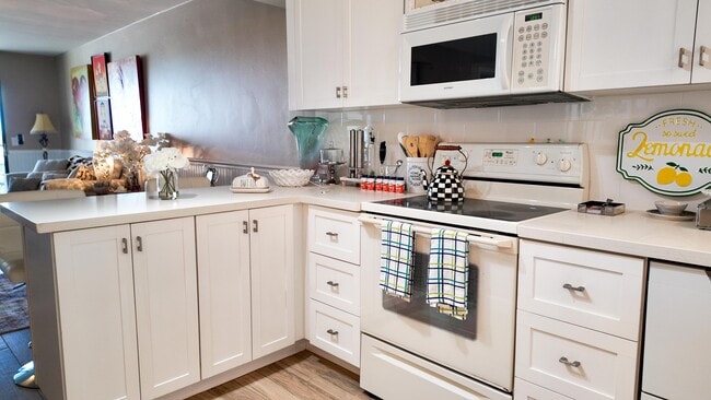 Building Photo - 4640 Lucerne Lakes Blvd W