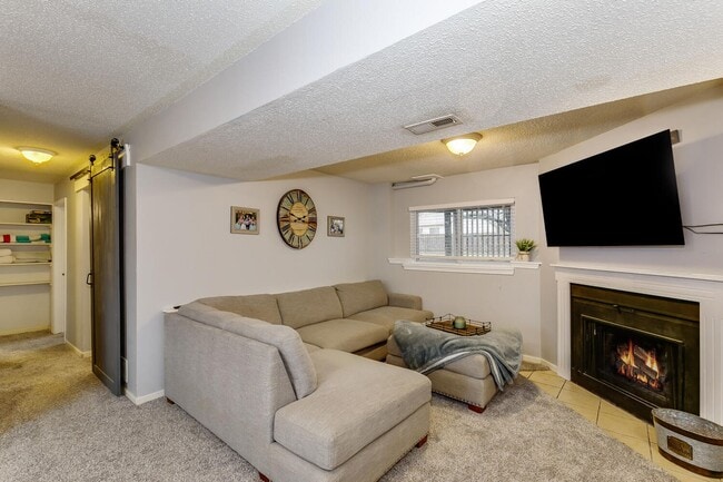 Building Photo - Nicely updated single family home in North...