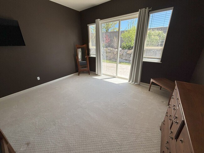 Building Photo - Sprawling Home Near UNR - One Level Living with 4 Beds - 3 Baths - 3 Car Garage