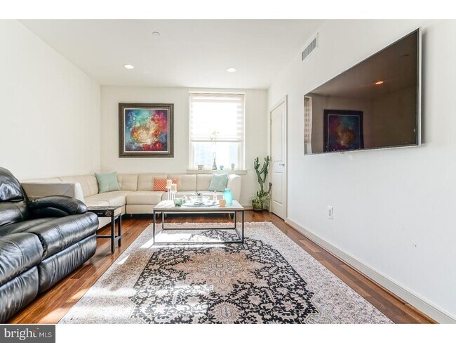 Building Photo - 111 S 15th St