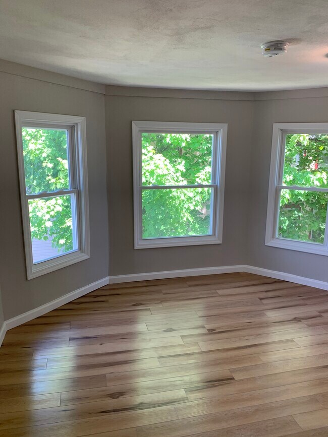 First bedroom - 211 Ulster St